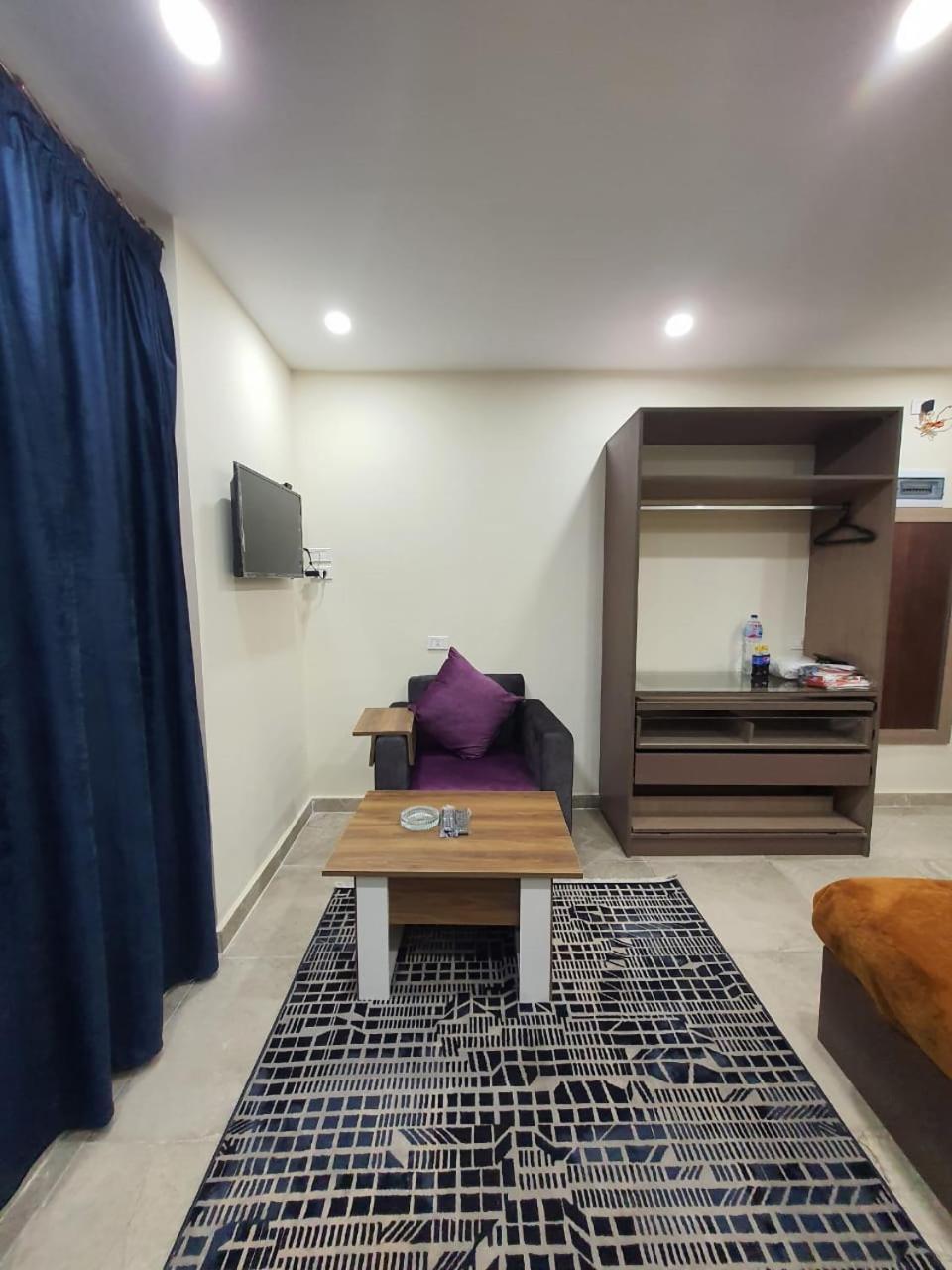 Saraya Abbas Elaser Street-families Only *